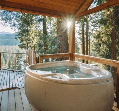 3 Romantic Leavenworth Cabins with a Hot Tub | NW Comfy Cabins