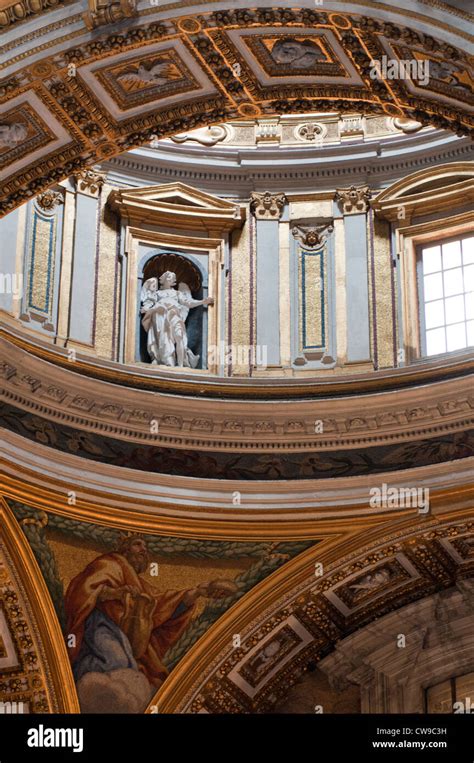 Roma - Italy St. Peter's Basilica - Vatican city Interior details Stock Photo - Alamy