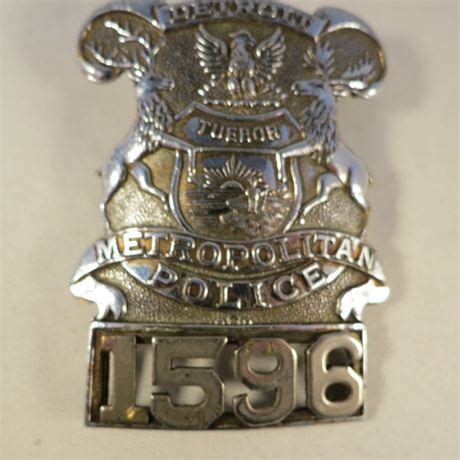 Collectors-Badges Auctions - Detroit Police Hat Badge Applied Numbers 1596