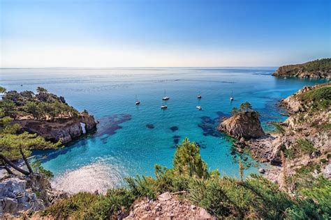 Crozon Peninsula Wallpaper - Stunning Coastal View | Happywall