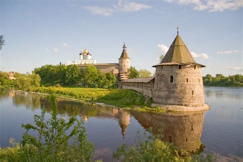 Kremlin krom Pskov Russia zdjęcie stock. Obraz złożonej z widoki - 9847424