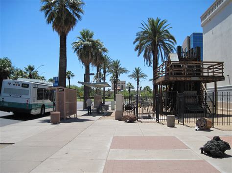 Walking Arizona: The Arizona State Capitol