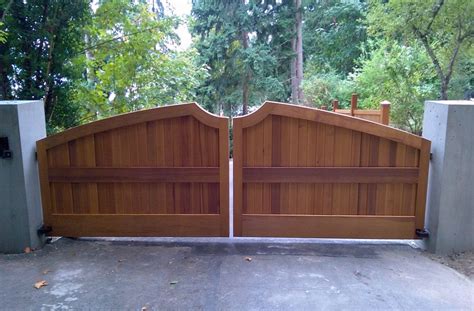 Wooden privacy-security Gate - Automated Gates and Equipment