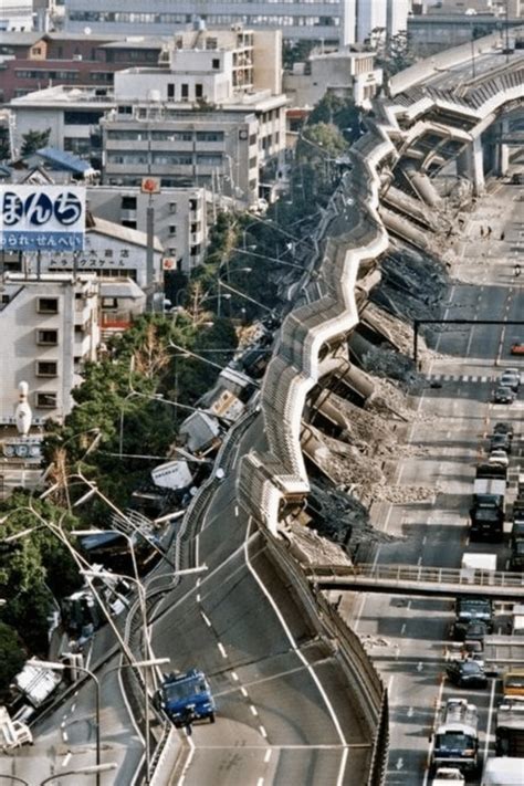 The aftermath of an earthquake in Kobe, Japan 1995 : r/CatastrophicFailure