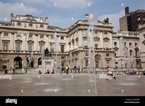 Somerset House courtyard Stock Photo - Alamy