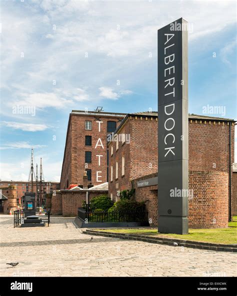 Liverpool albert docks museum liverpool hi-res stock photography and ...