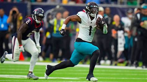 Jaguars' Travis Etienne Jr. bursts through Texans' defense for 62-yard ...