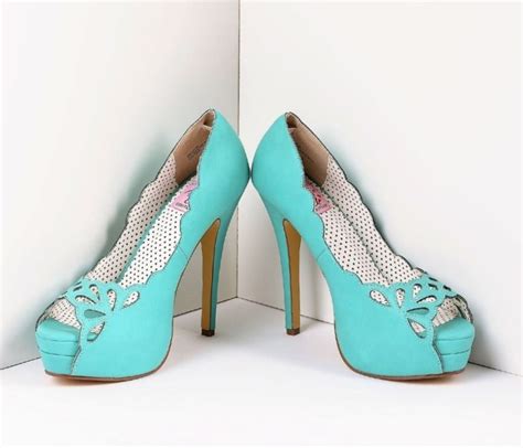 14 Unique BOLD Colored Wedding Shoes for Stylish Brides