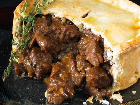 Gusto TV - Steak and Kidney Pie with Dark Beer | Ricetta