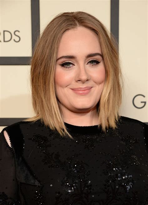 Le secret de l’eye-liner d’Adele enfin révélé - Elle | Adele hair, Beauty, Eyeliner looks