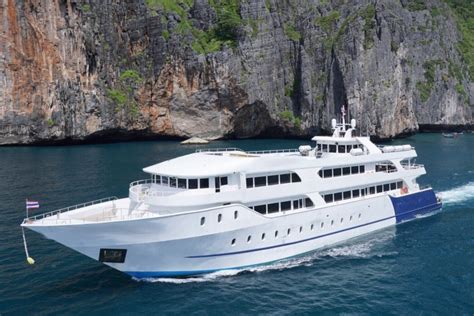 Phi Phi Islands Big Boat Tour – Semplice Phuket Tours