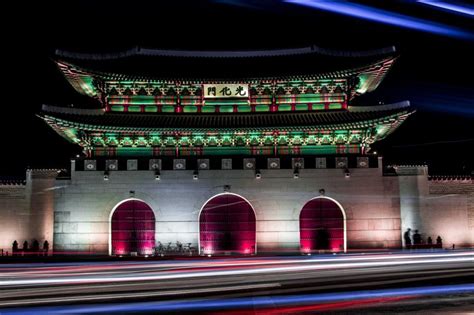 Gwanghwamun Gate at night