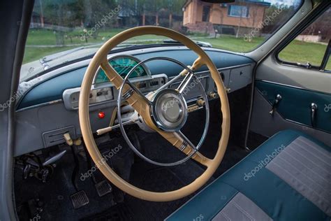 Vintage car interior GAZ M21 Volga — Stock Photo #73002595