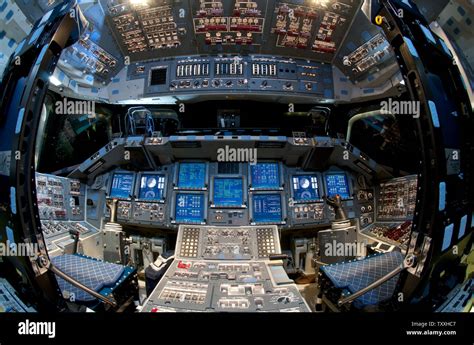 Space shuttle cockpit view high res - mineatom