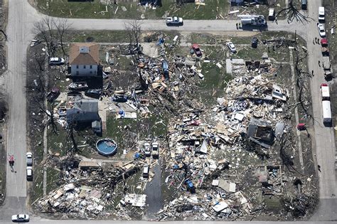 Illinois tornado takes 2 women with close ties - The Boston Globe