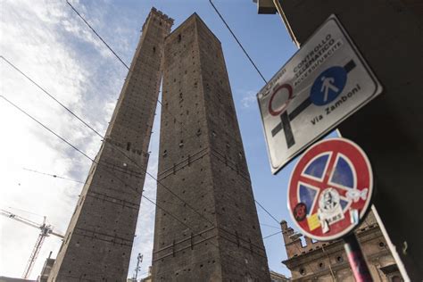 'Leaning Tower of Bologna': Italian structure sealed off for safety ...