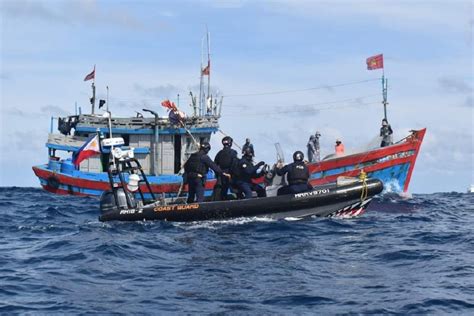 PCG's BRP Teresa Magbanua radio challenges Vietnamese fishing craft in ...