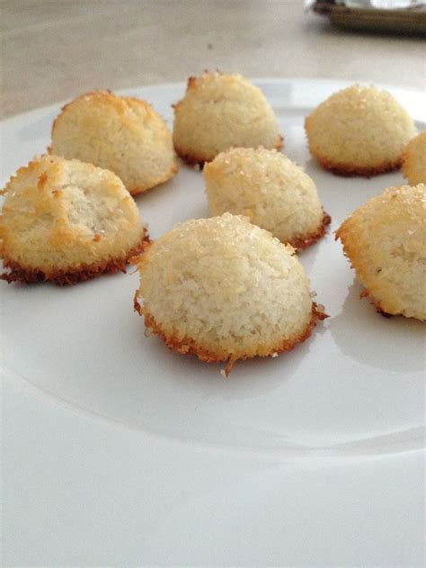 Vanilla Almond Macaroons | Recipe | Almond macaroons, Macaroon recipes, Gluten free macaroons