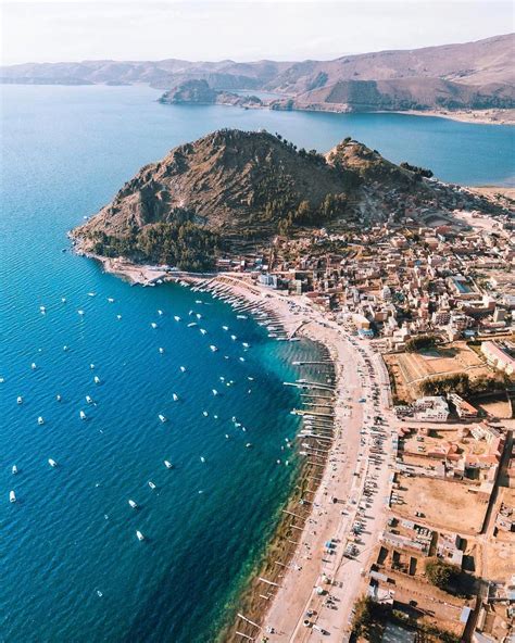 Vista aérea de #copacabana #bolivia 📷: @aatre | Bolivia, La paz, Copacabana