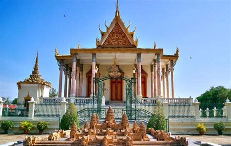 Cambodia Silver Pagoda Tour, Silver Pagoda Phnom Penh in Cambodia, Silver Buddha Statue Cambodia