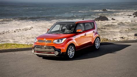 2017 Kia Soul Turbo! is turbocharged fun in a usefully tiny package | Aaron on Autos