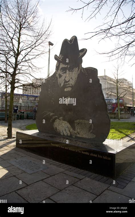 Tony Hancock memorial statue, Birmingham Stock Photo - Alamy