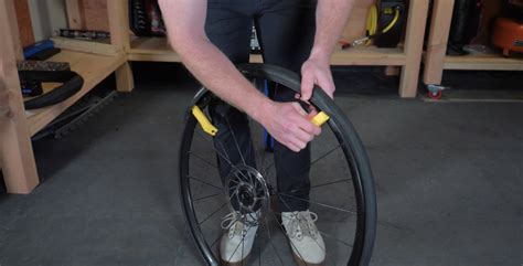 How To Install & Maintain Tubeless Road Bike Tires - Performance Bicycle