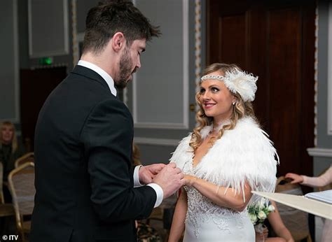 Coronation Street's Sarah Platt marries Adam Barlow | Daily Mail Online