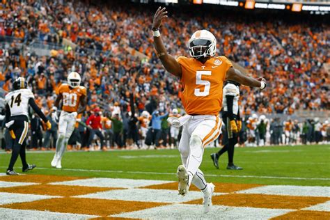 #5 Tennessee Vols Football rolls Missouri at Neyland Stadium, 66-24 ...