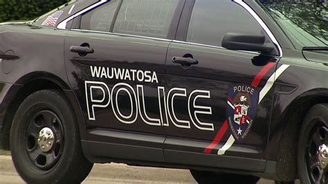 Wauwatosa police seek suspect after chase, crash involving stolen vehicle