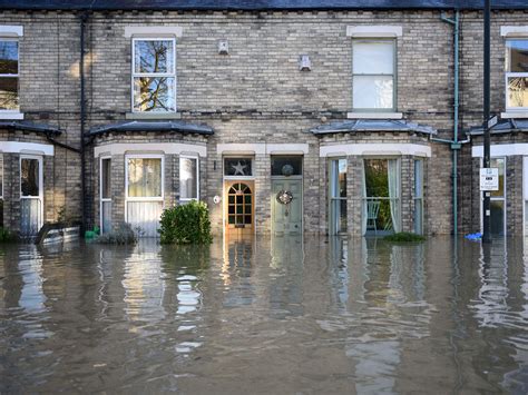 UK floods: North of England faces further misery after 'unprecedented' flooding inflicts chaos ...