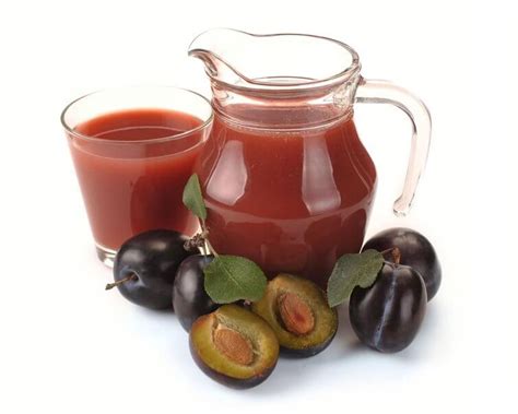 Prune Juice Facts, Health Benefits and Nutritional Value