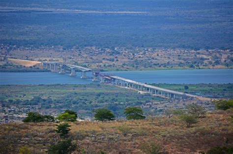 Snapping Africa 2: the old and new bridges spanning the Zambezi river ...