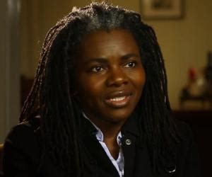 Tracy Chapman Biography - Facts, Childhood, Family Life & Achievements