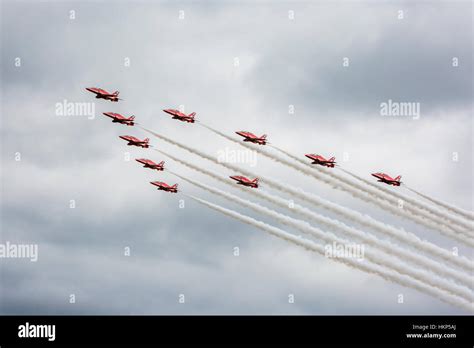 Red arrows smoke hi-res stock photography and images - Alamy