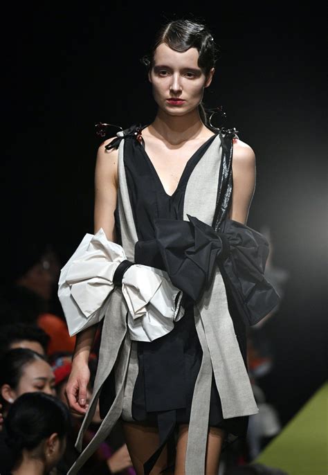 Tokyo fashion week showcases young Asian designers - and looks from 50 ...