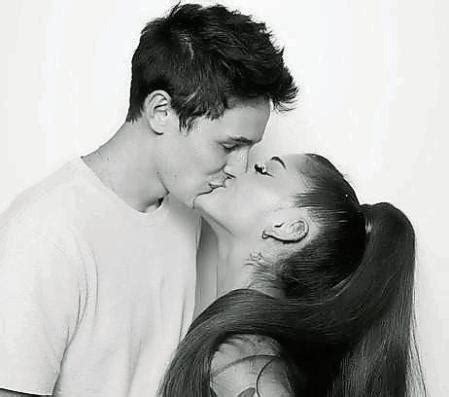 Ariana Grande se divorcia de Dalton Gomez tras dos años de matrimonio