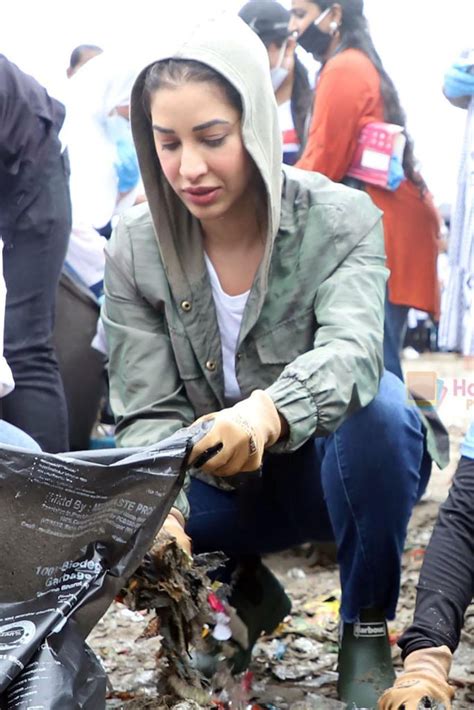 Sophie Choudry at The Mega Mithi River Clean-A-Thon