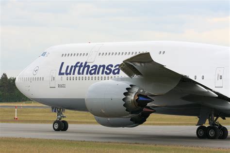 File:Boeing 747-800 Lufthansa (7164195959).jpg - Wikimedia Commons