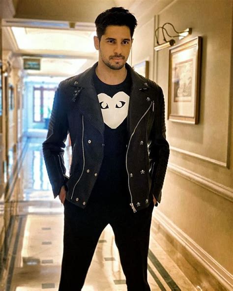 Sidharth Malhotra Latest Photos And Biography | Celebrity jackets, Bollywood outfits, Celebrity ...