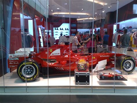 displayhunter: Ferrari Store: The car