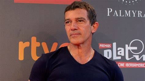 Antonio Banderas temporarily drops film for fashion classes