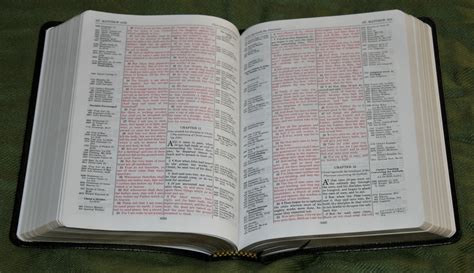 Handy Size Thompson Chain Reference Bible KJV (70) - Bible Buying Guide