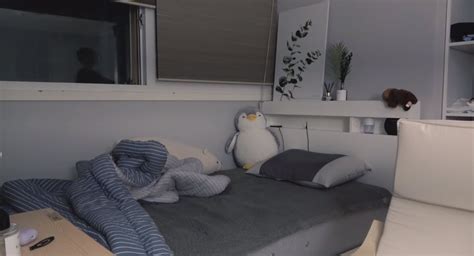 doyoung's room | Simple room, Room, Room inspo