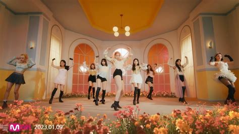 TWICE reveals the 'Moonlight Sunrise' choreography in new teaser for the English single | YAAY