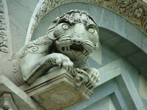 Gargoyle on Santa Maria Assunta | Pisa, Italy | the Cathedral behind ...