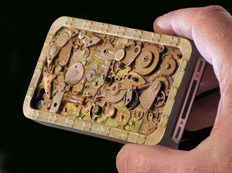 Handmade Steampunk iPhone 4 Case | Gadgetsin