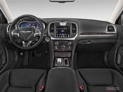 2017 Chrysler 300 Interior | U.S. News & World Report