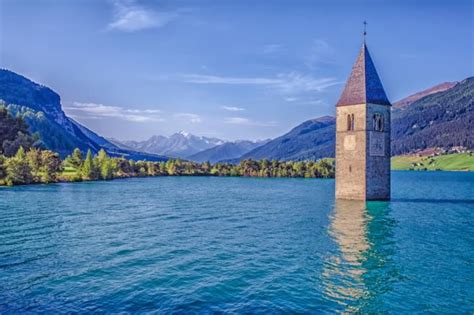 The submerched bell tower of the 14th century church, Lake Reschen, Italy Town Lake, Samos ...