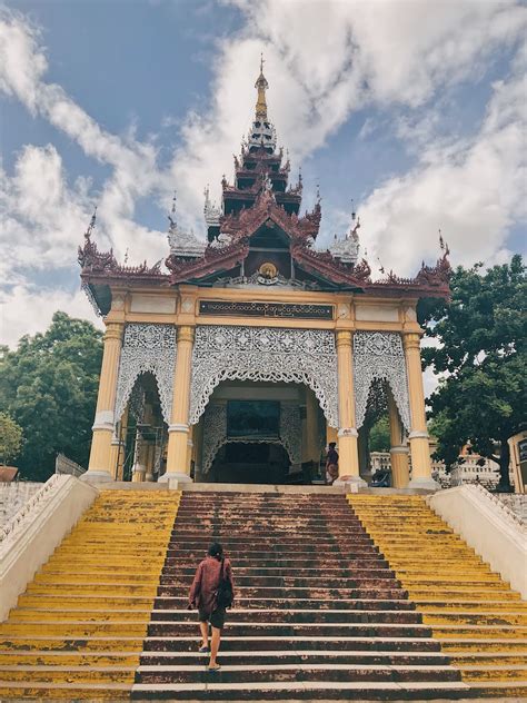 Myanmar: Mandalay Hill - Living in the Moment